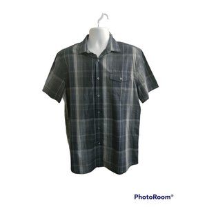Men's size Large button down shirt by John Henry Item 001